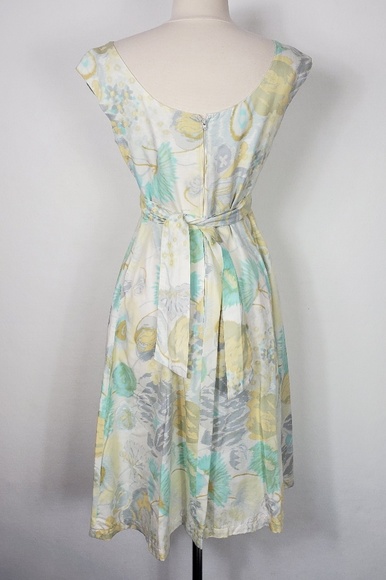 1950s Lord & Taylor Pale Floral Cotton Blend Dress - Picture 5 of 6